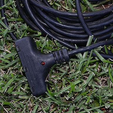 Correct multi-plug cord